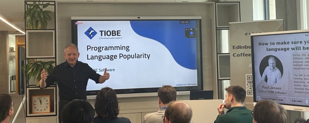 Paul Jansen, founder and CEO of TIOBE Software, visited the Cangjie UK team in Edinburgh to share insights on programming language popularity and Cangjie's international growth.