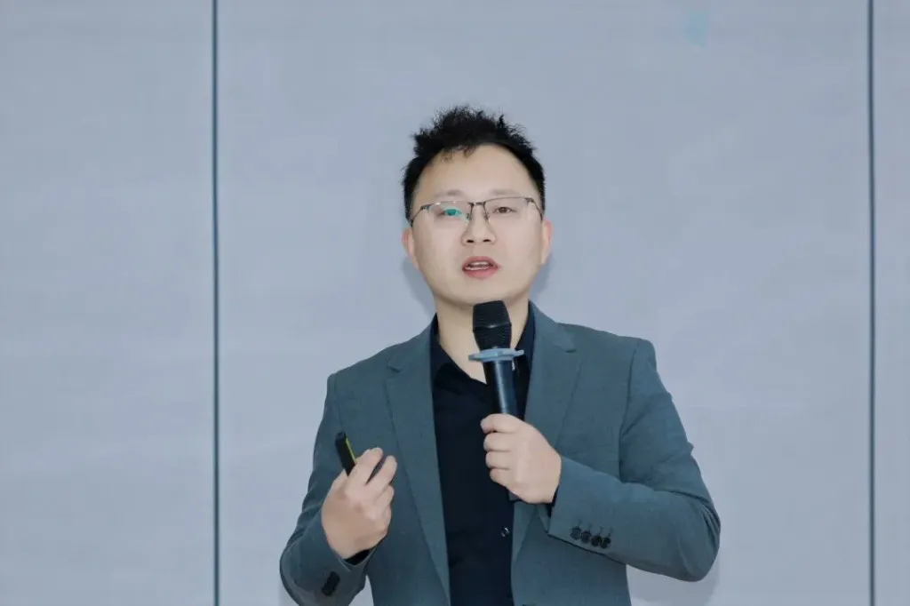 Wang Xuezhi delivering the ecosystem keynote
