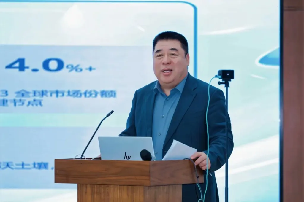 Wang Yang presenting the Luohu roadmap