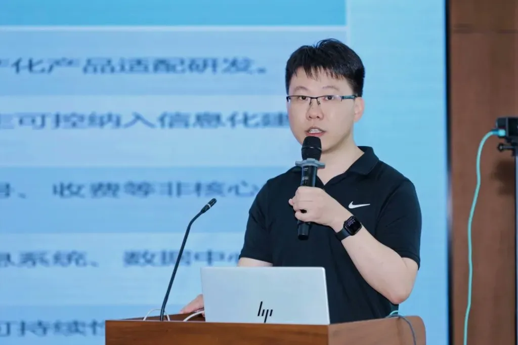 Xie Zhi presenting Cangjie in healthcare