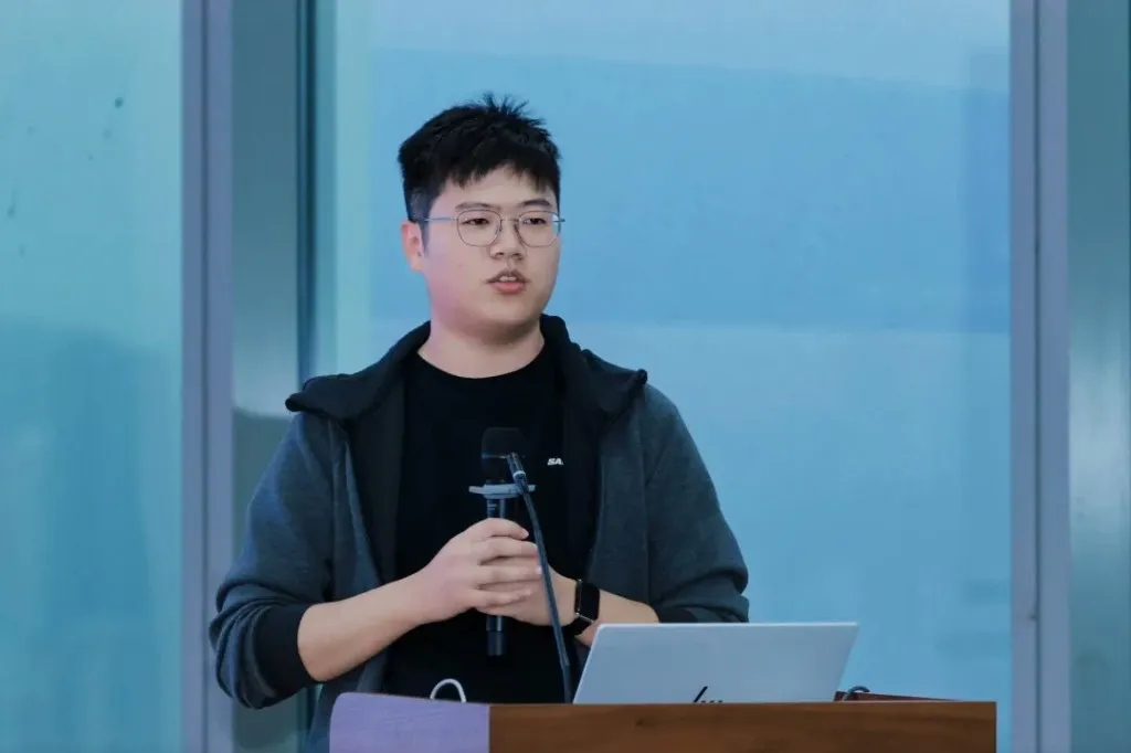Xu Jiayi presenting the Tianjing web framework